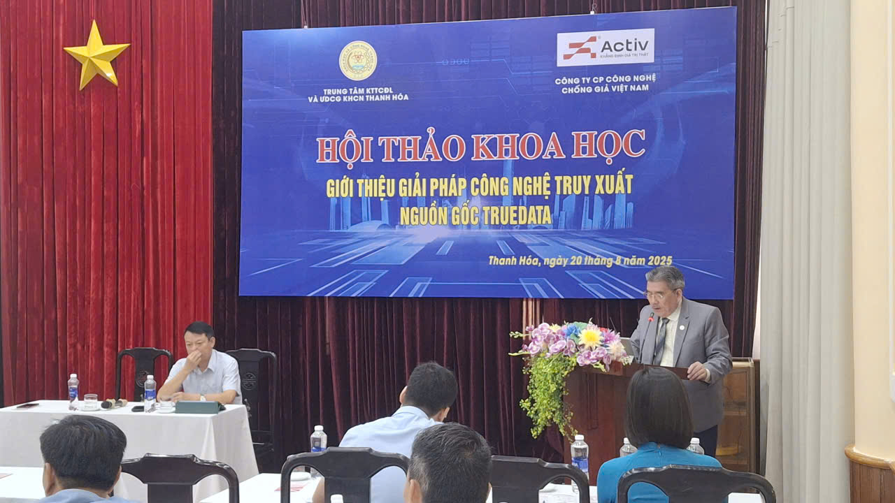Luật sư Phạm Văn Thọ, Chủ tịch HĐQT, Tổng Giám đốc Công ty Cổ phần Công nghệ chống hàng giả Việt Nam (ACTIV) phát biểu tại hội thảo.