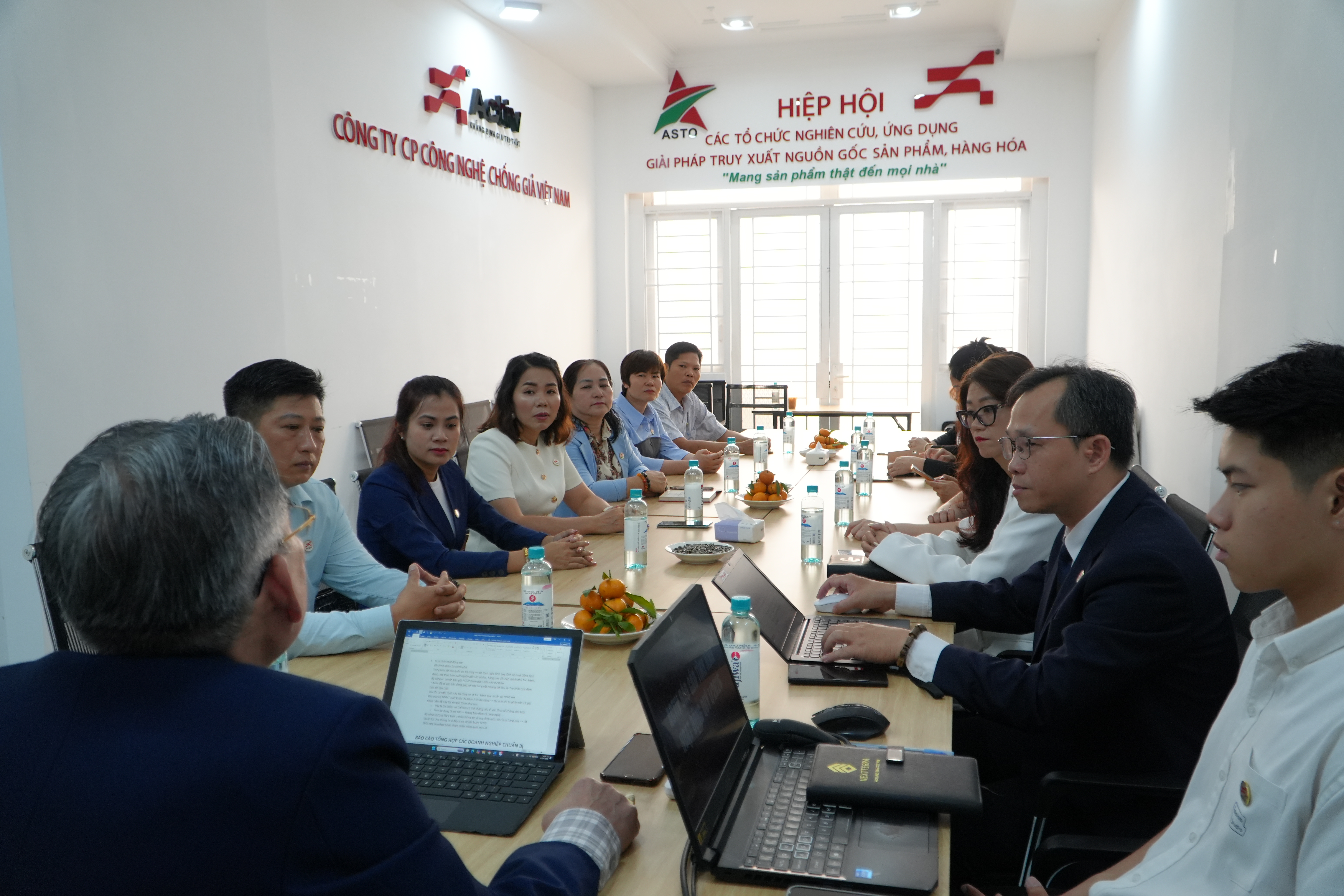 Toàn cảnh buổi họp ACTIV