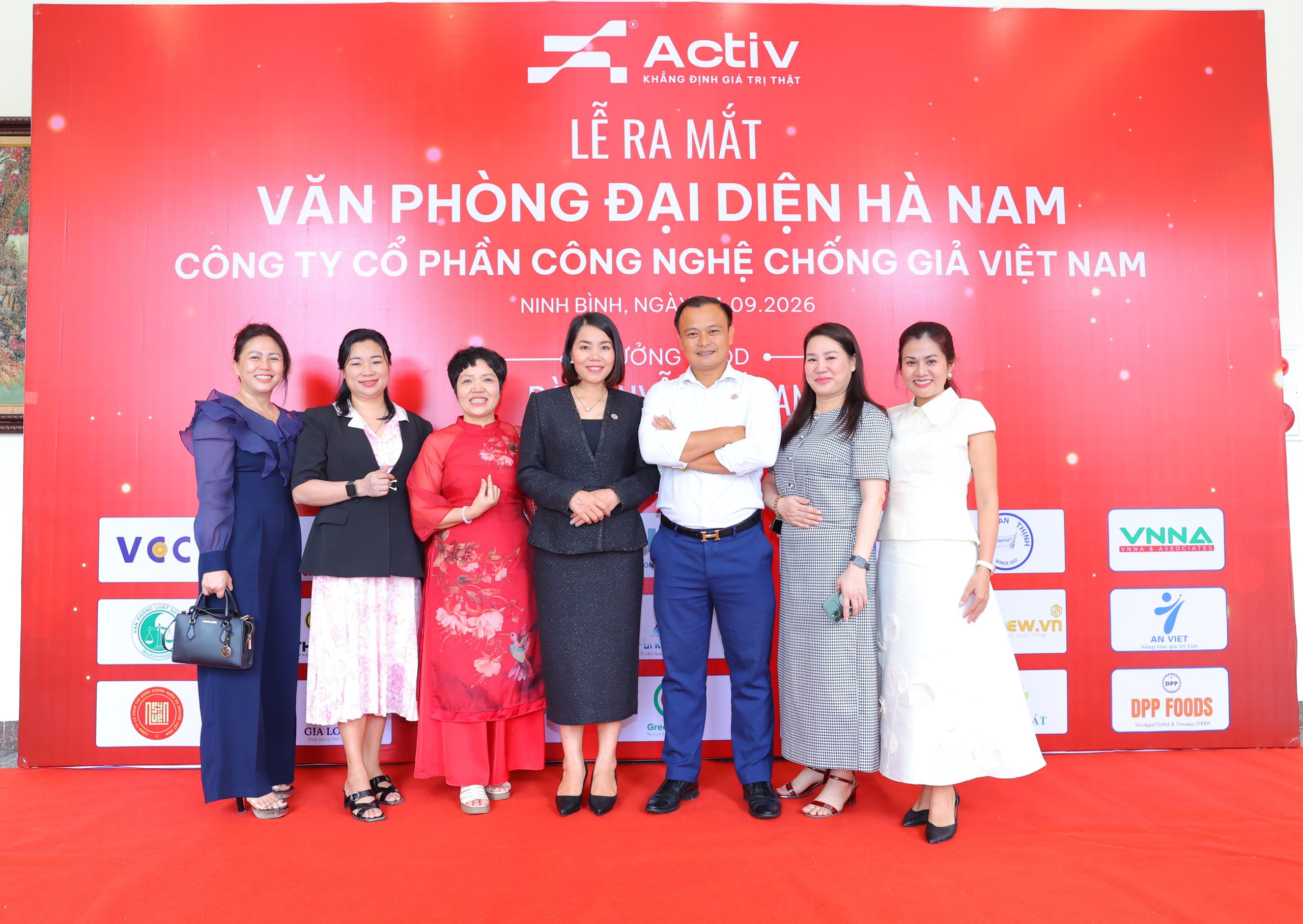 Đại biểu, khách mời chụp ảnh giao lưu tại hội thảo - Ảnh 6
