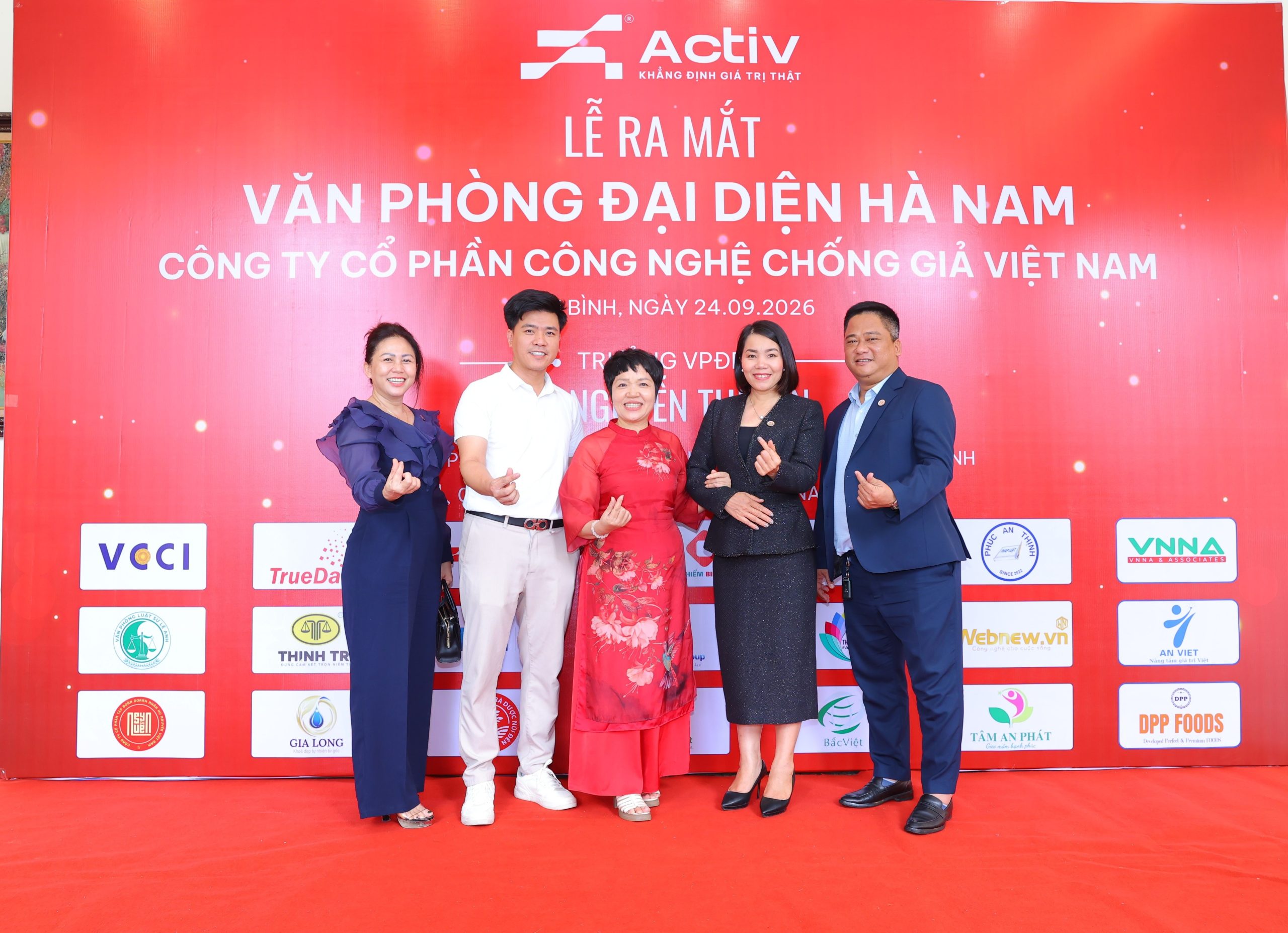 Đại biểu, khách mời chụp ảnh giao lưu tại hội thảo - Ảnh 7