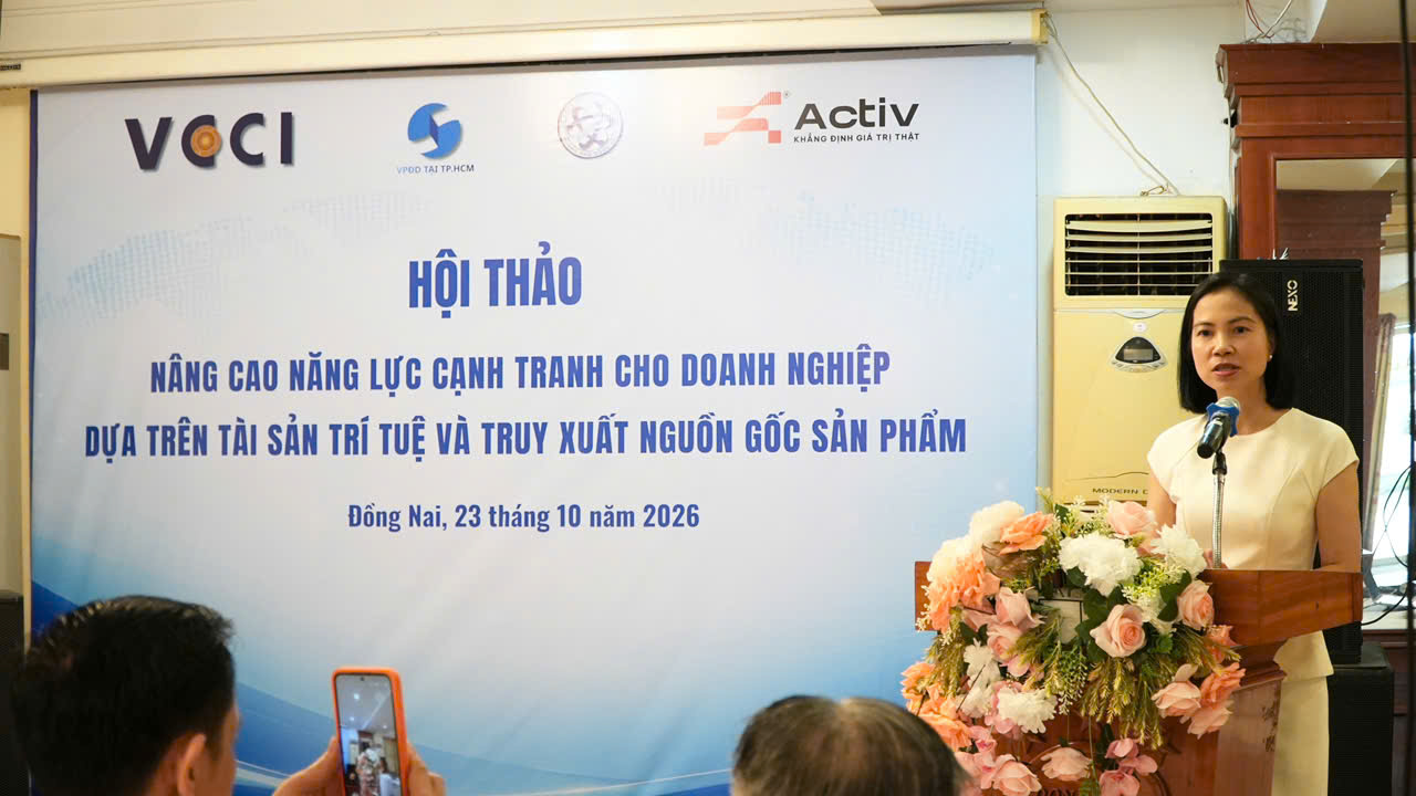 Bà Lê Thị Thu Thuỷ - Phó Viện trưởng Viện Phát triển Doanh nghiệp (VCCI) phát biểu khai mạc hội thảo
