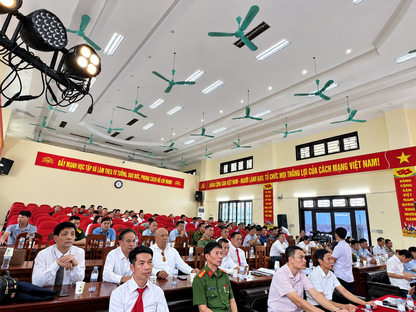 Nhiều doanh nghiệp tại hội nghị quan tâm về vấn đề truy xuất nguồn gốc sản phẩm, hàng hóa